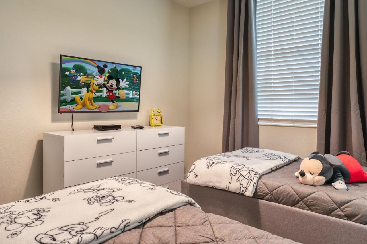 קיסימי Modern Apartment With Mickey Themed Bedroom מראה חיצוני תמונה